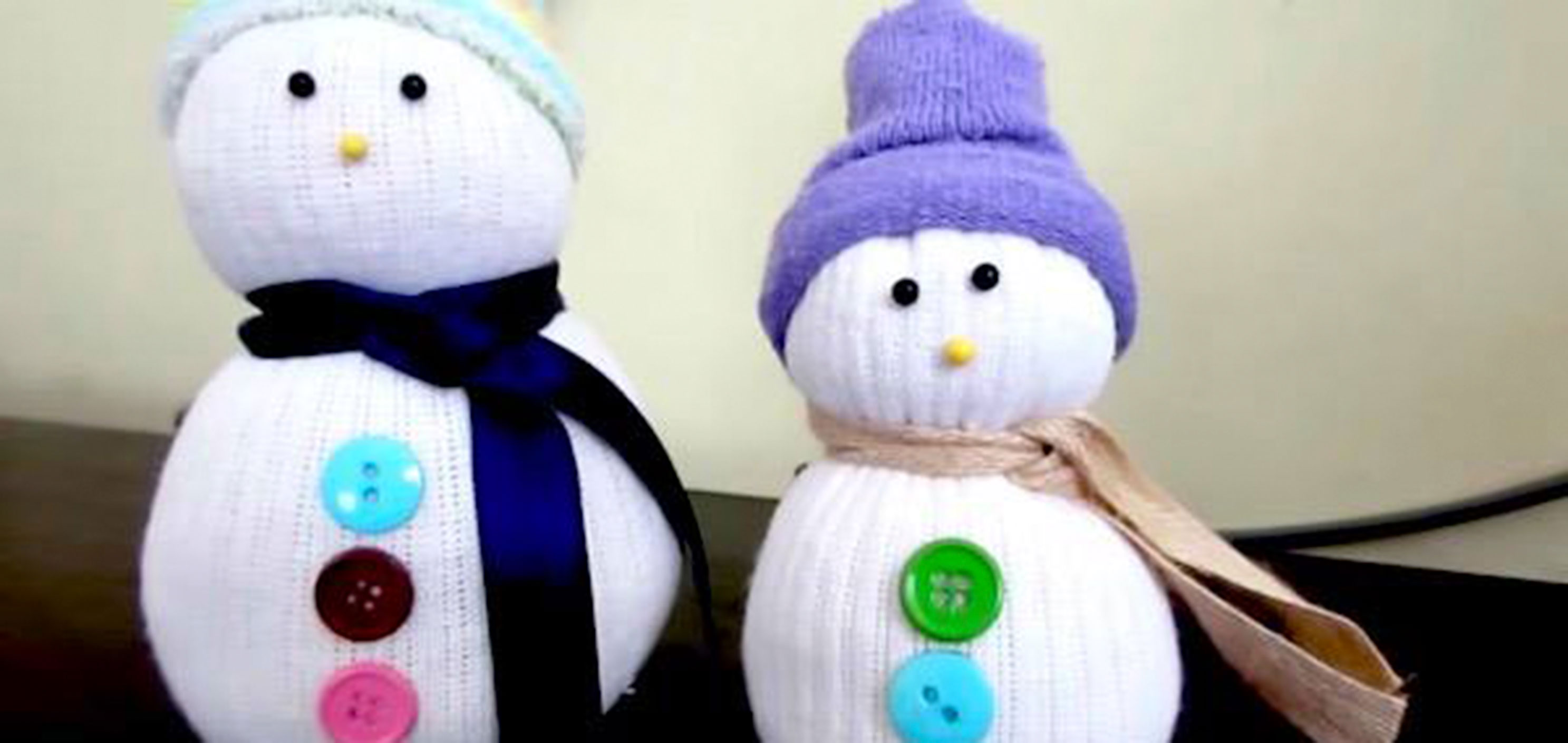 Laboratorio “Costruiamo un pupazzo di neve con le calze”